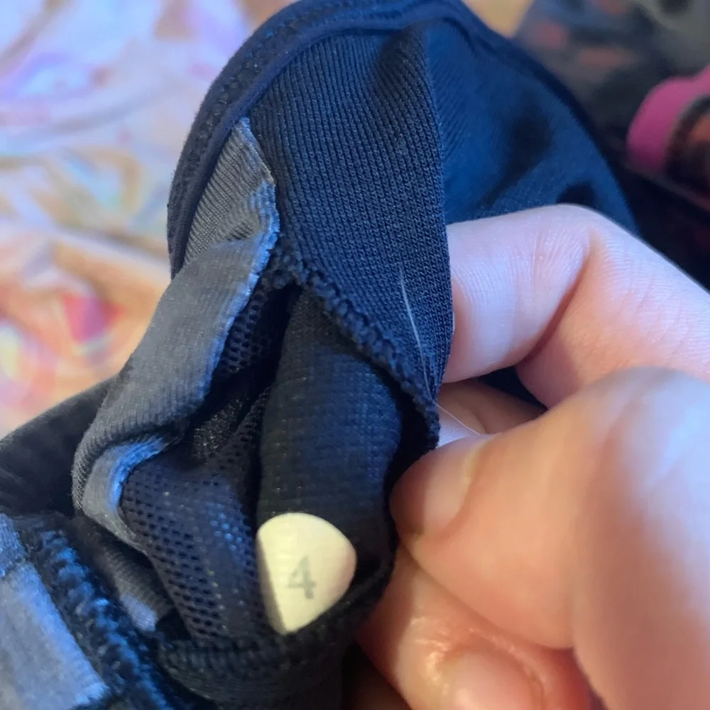 Lululemon sports bra - Picture 2 of 3